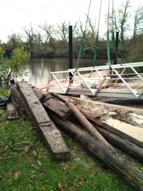 Biganos Ponton Canoês (2).jpg Biganos Ponton Canoês (2).jpg