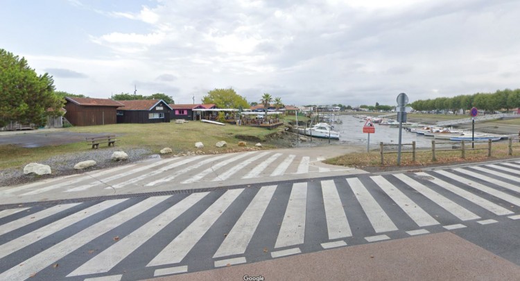 Cale de mise à l'eau - La Teste Centre.JPG Cale de mise à l'eau - La Teste Centre.JPG