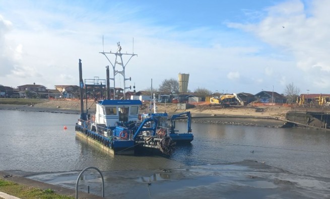 Gujan Larros Dragage (2).jpg Gujan Larros Dragage (2).jpg