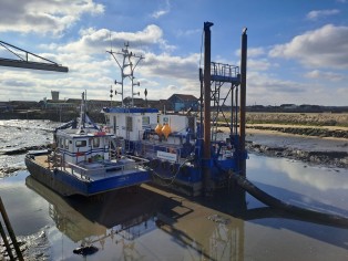 Gujan Larros Dragage (8).jpg Gujan Larros Dragage (8).jpg