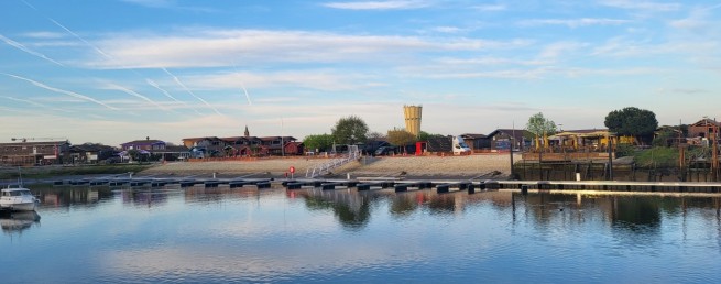 Gujan Larros Quai professionnel et ponton patrimoine (30).jpg Gujan Larros Quai professionnel et ponton patrimoine (30).jpg