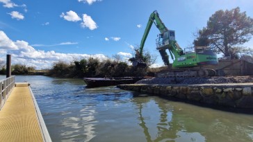 La Teste - Dragage des quatre chenaux à l'Aiguillon 4.jpg La Teste - Dragage des quatre chenaux à l'Aiguillon 4.jpg
