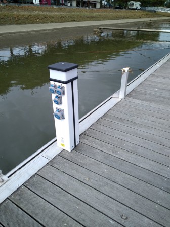 La Teste Bornes électriques et eau (1).jpg La Teste Bornes électriques et eau (1).jpg